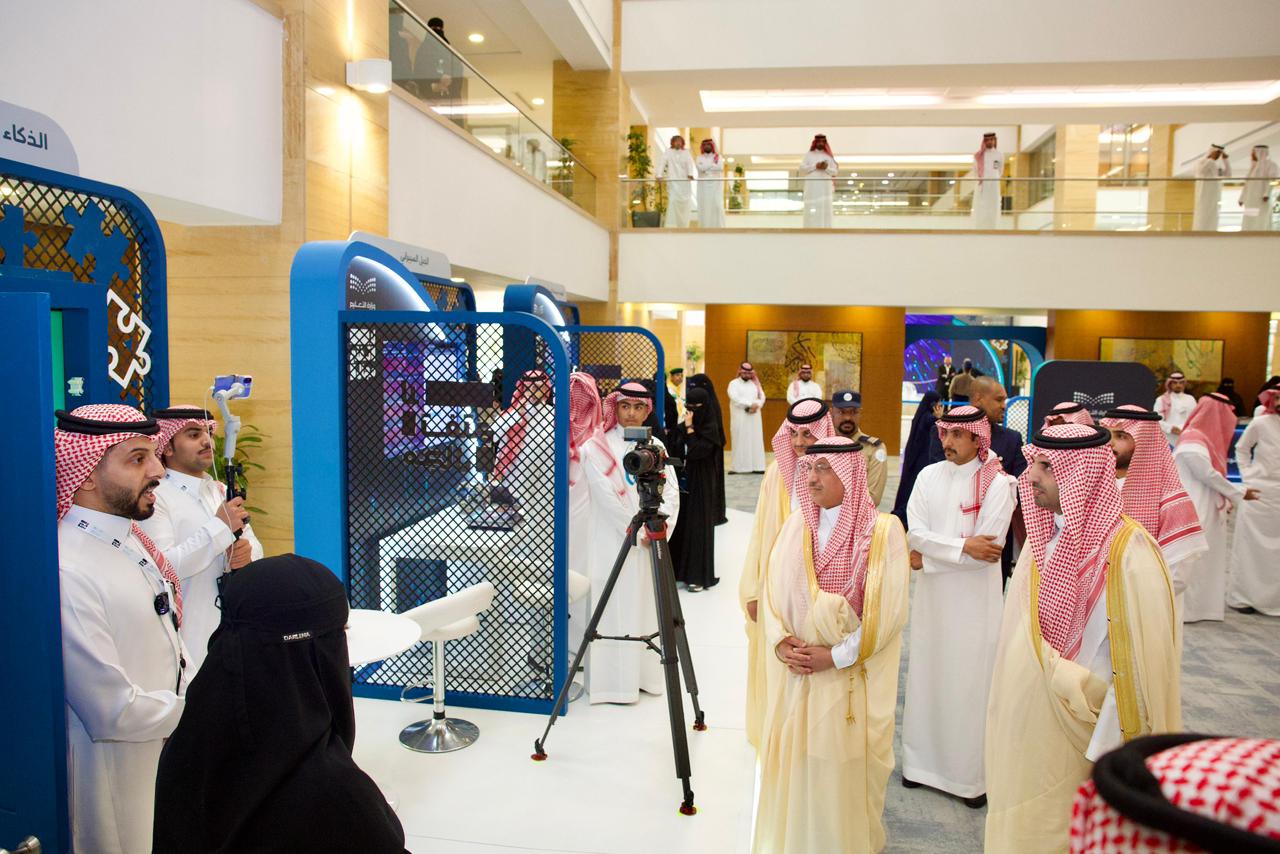 وزير التعليم يدشن المعرض التوعوي بالأمن السيبراني